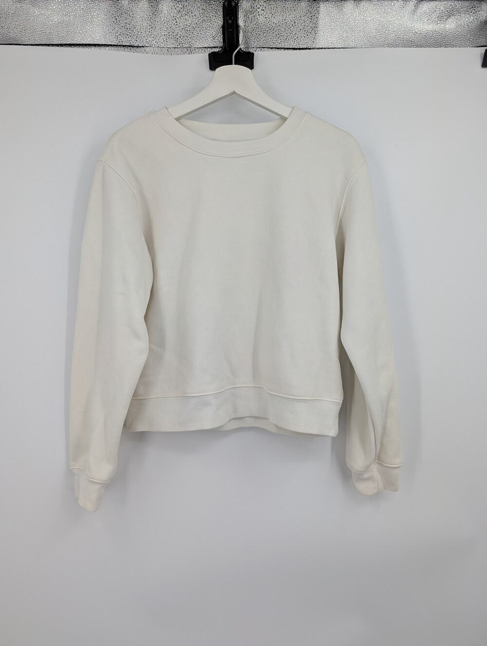 Fabletics Crew Neck Sweatshirt Size Medium Cream Outdoors Athletic Athleisure